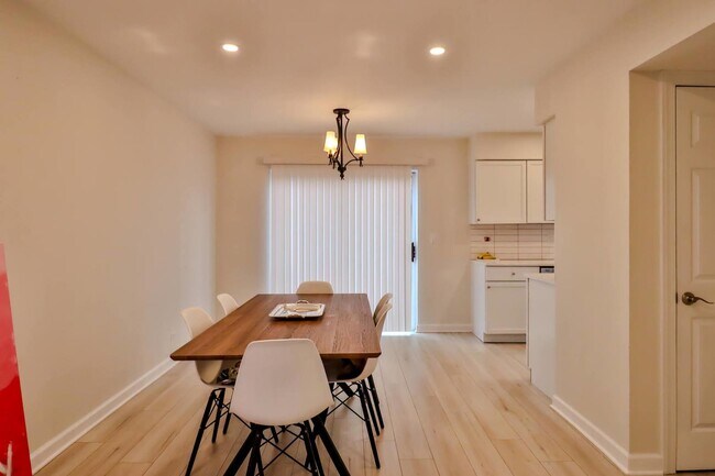 Building Photo - 713 Green Mountain Ct