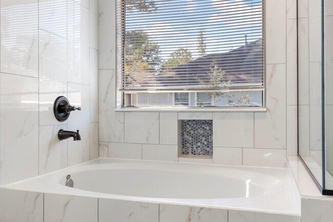 Building Photo - 79 Blue Creek Pl