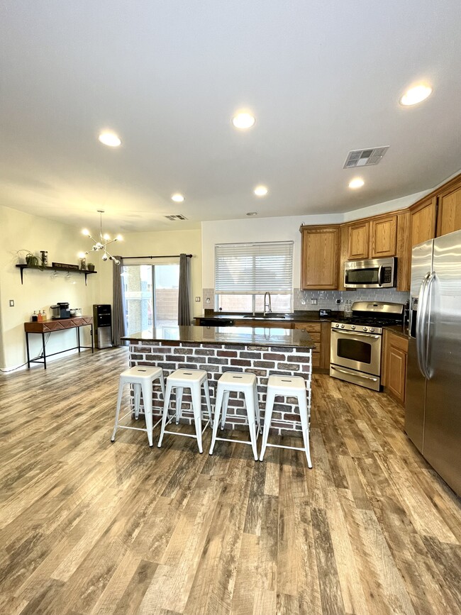 Kitchen - 213 Gemstone Hill Ave