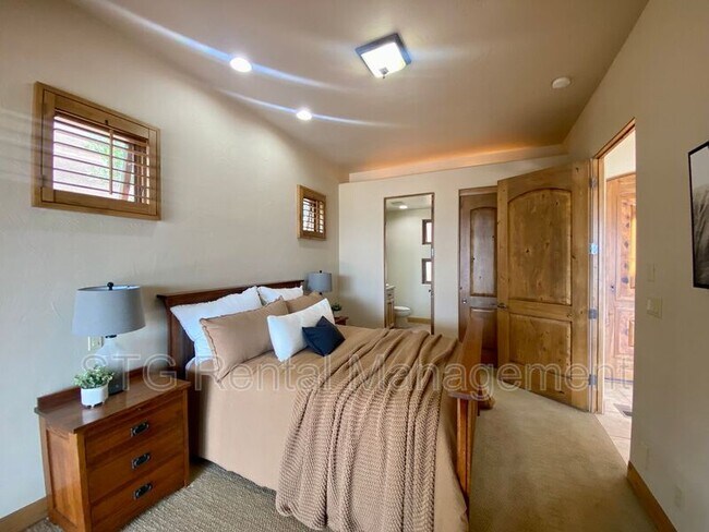 Building Photo - 2336 2336 W Entrada Trail