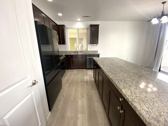 Building Photo - 4 Bdrm Parkside Village Gem -  2 weeks fre...