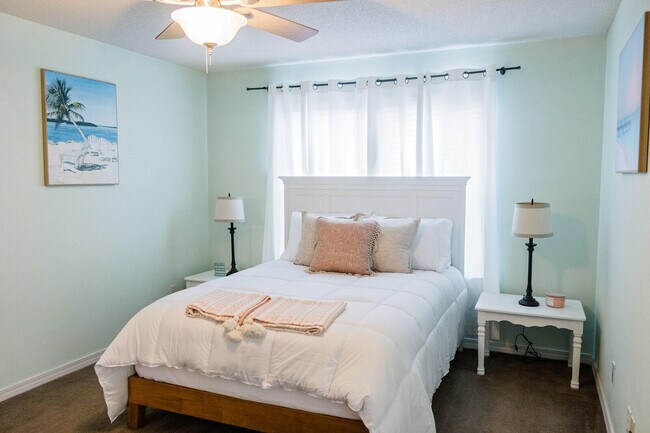Building Photo - 2026 Catline Cir