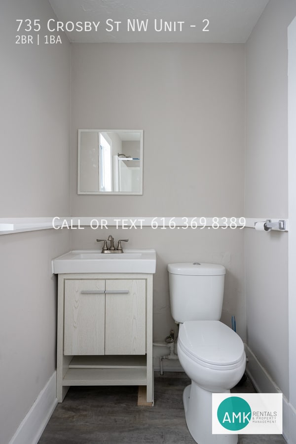 Building Photo - 735 Crosby St NW