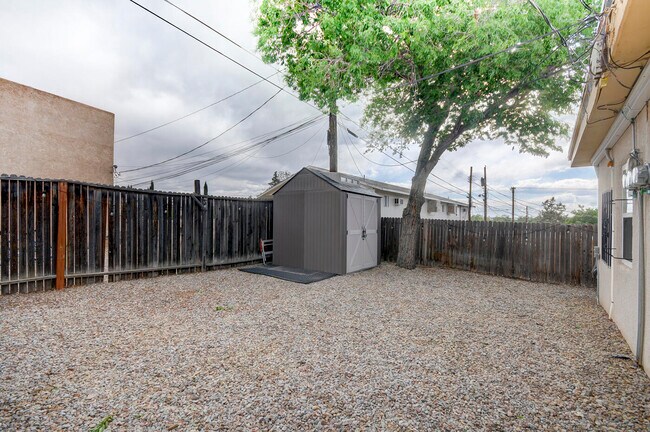Building Photo - 1616 Coal Ave SE