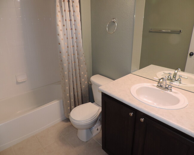 Building Photo - Conservatory 4 Bedroom Home (Available Imm...
