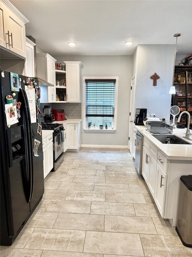 Building Photo - 17501 Deer Creek Dr