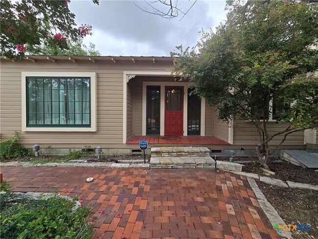 Building Photo - 294 Tolle St