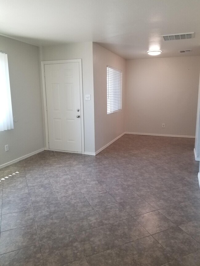 Building Photo - 2019 W Turney Ave