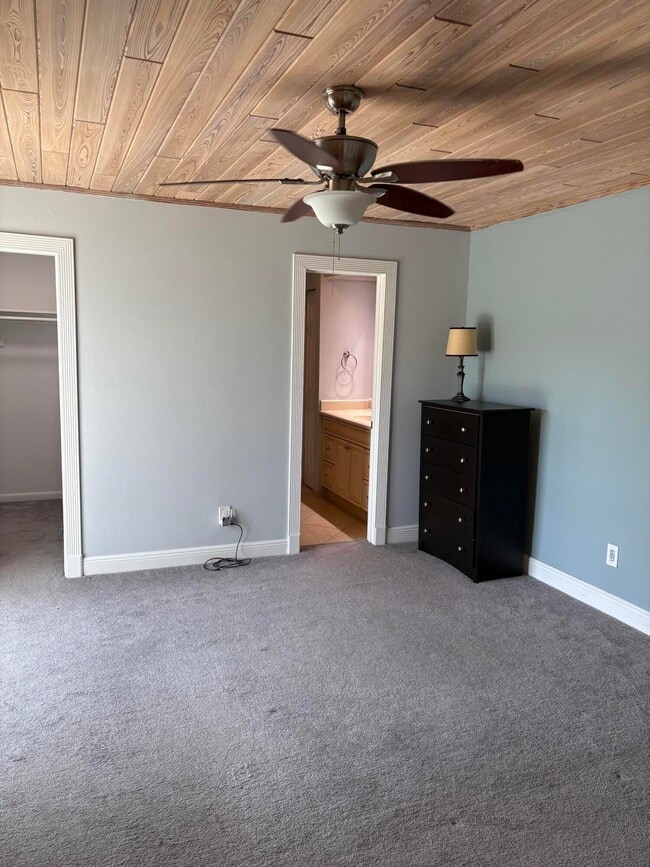 Building Photo - 141 E Riverside Dr