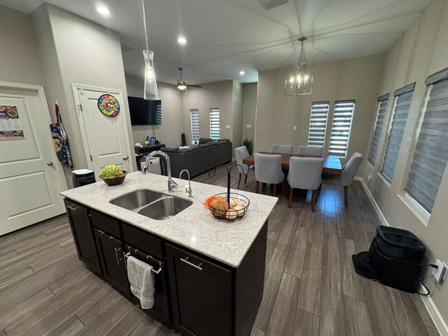 Building Photo - 504 Graneros Ave