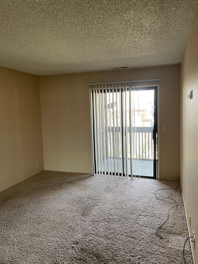 Building Photo - Quiet 2 bedroom 2 Bath