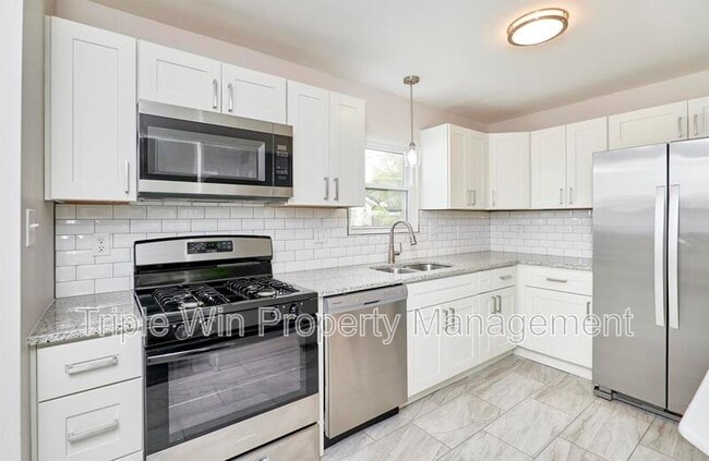 Building Photo - 803 Holiday Ave