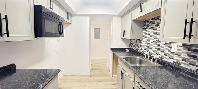 Building Photo - 3775 40th Ln S
