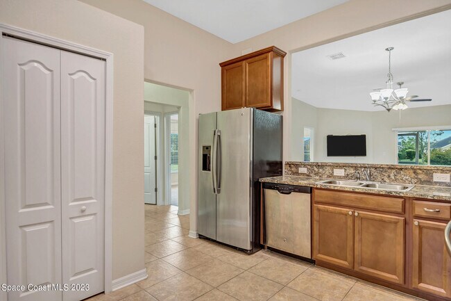 Building Photo - 3496 Bancroft Dr