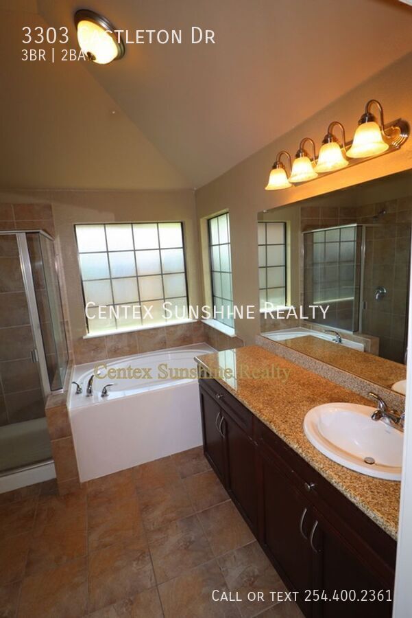 Building Photo - 3303 Castleton Dr