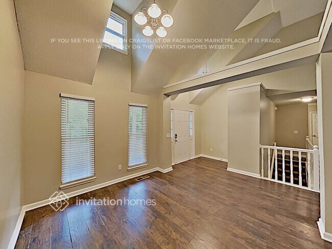 Building Photo - 520 Bone Cir