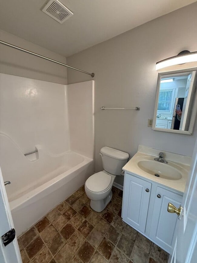 Building Photo - Duke View Apartments