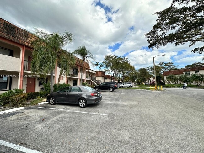 Building Photo - 831 NE 207th Ln