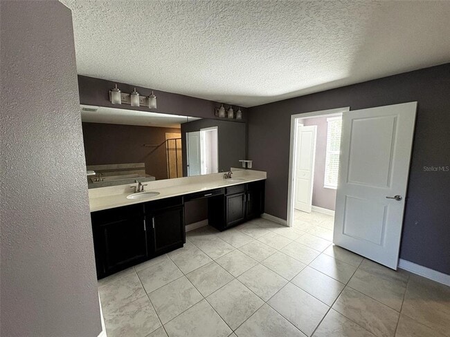 Building Photo - 10342 Lovegrass Ln