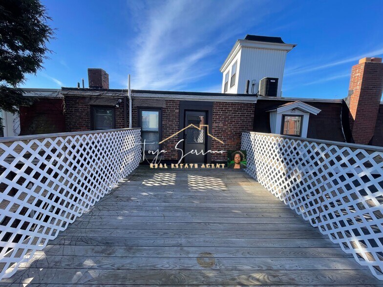 Building Photo - 39 Beacon St