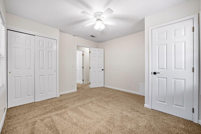Building Photo - 455 Lakeview Dr