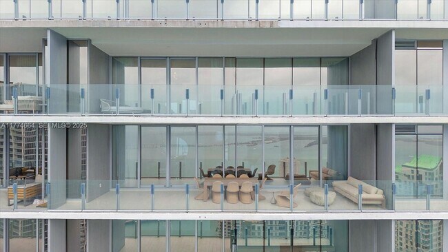 Building Photo - 300 Biscayne Blvd Way