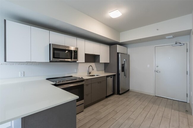 Building Photo - 321 NE 26th St