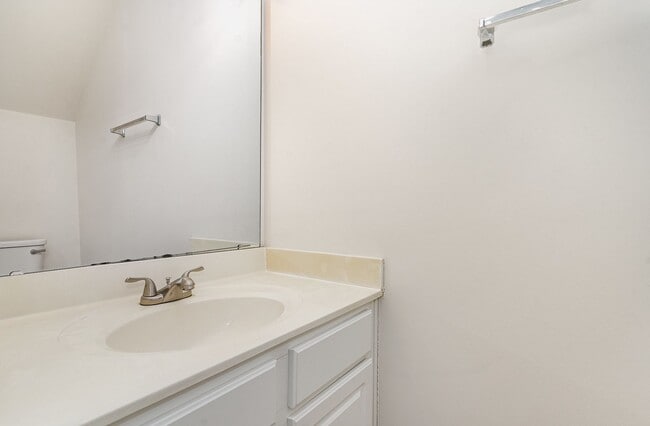 Building Photo - Spacious Townhome in Vibrant Breckenridge ...