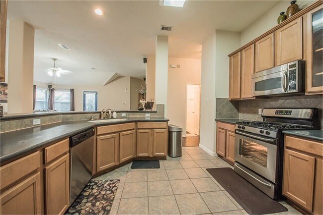 Building Photo - 6014 Conroy Pointe Ln