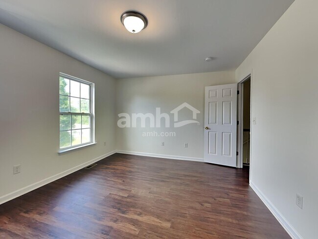 Building Photo - 5 Natalie Ct