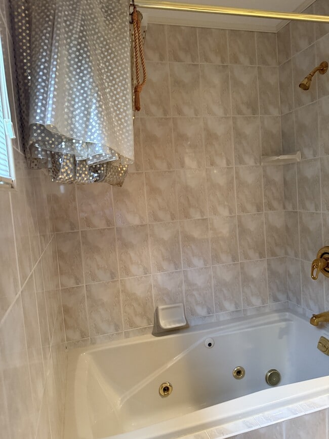 Building Photo - 52 Ostrum Rd