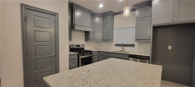 Building Photo - 240 Vicks Cir