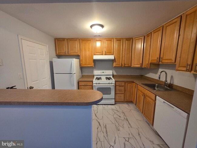 Building Photo - 2602 Saxony Dr