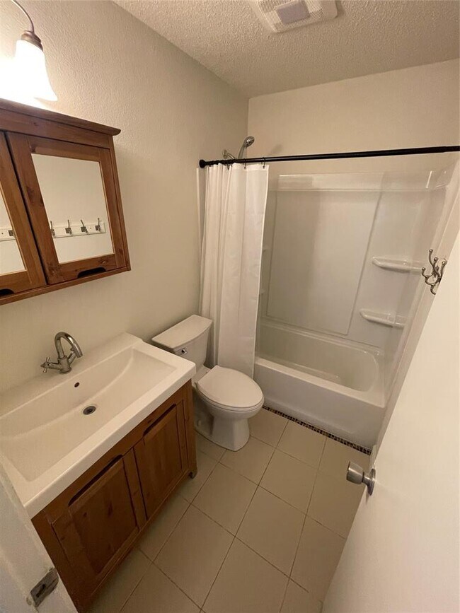 Building Photo - 2031 Redwing Way
