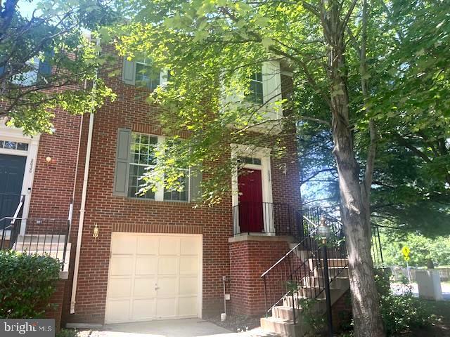 Building Photo - 2028 Madrillon Springs Ct