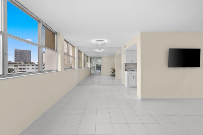 Building Photo - 100 Golden Isles Dr