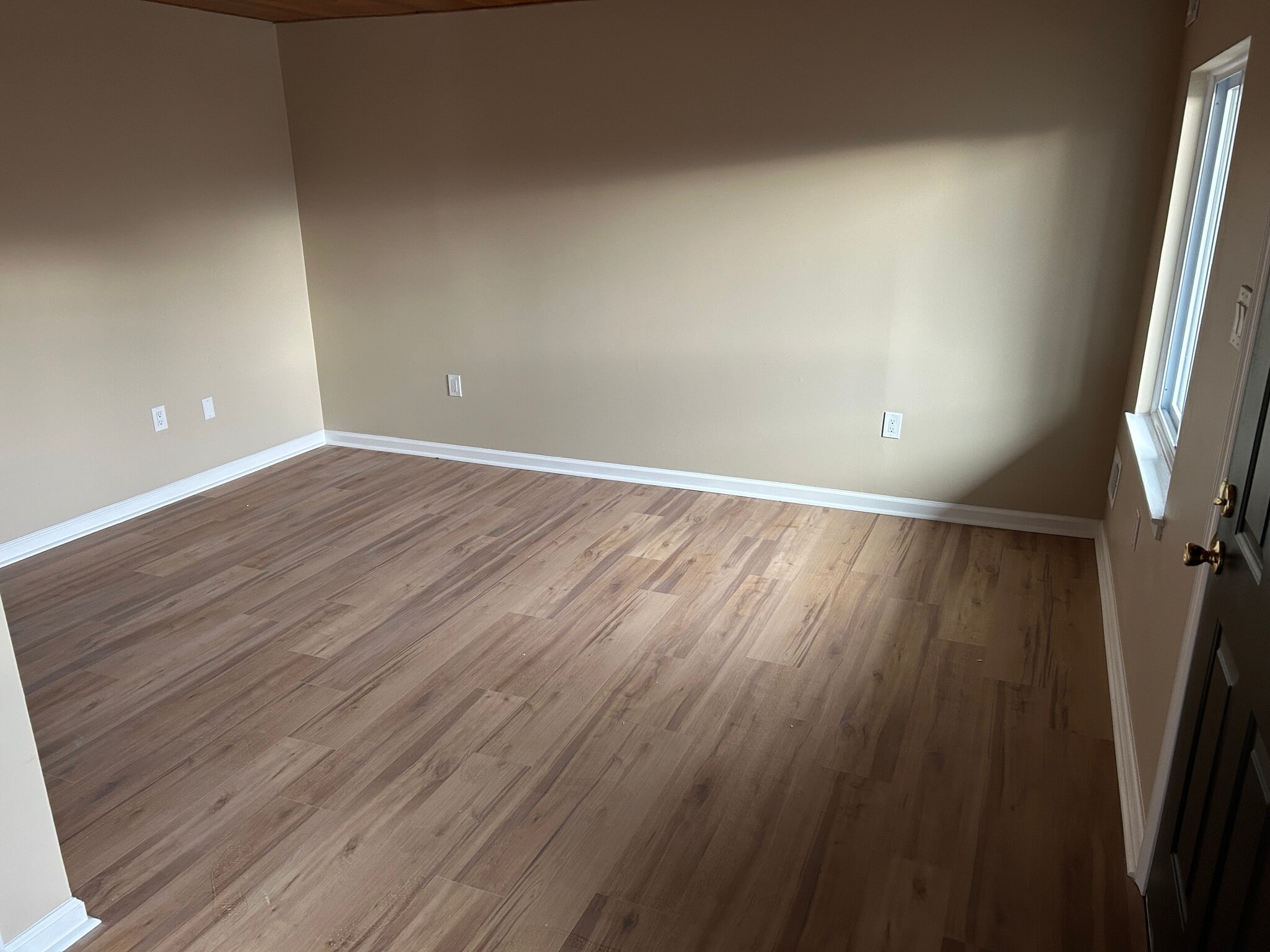 Living Room - 420 N Everhart Ave