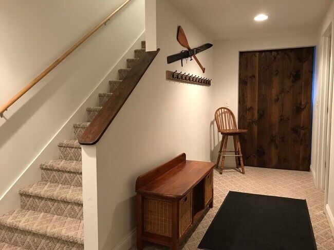 Building Photo - 562 New Hampshire Rte 103