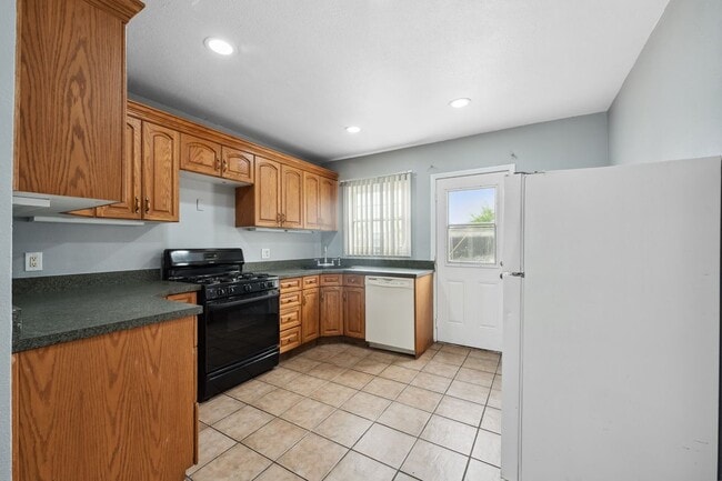 Building Photo - 820 Carlotta Ct