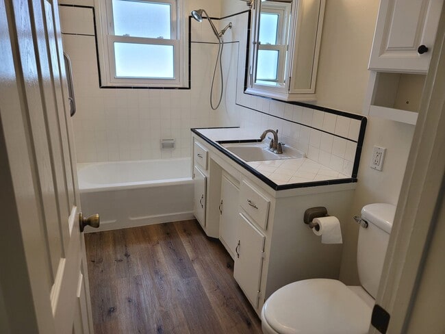 Building Photo - 422 N Shaffer St