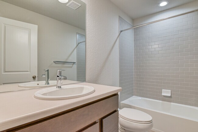 Building Photo - 4011 Ivy Hill Dr