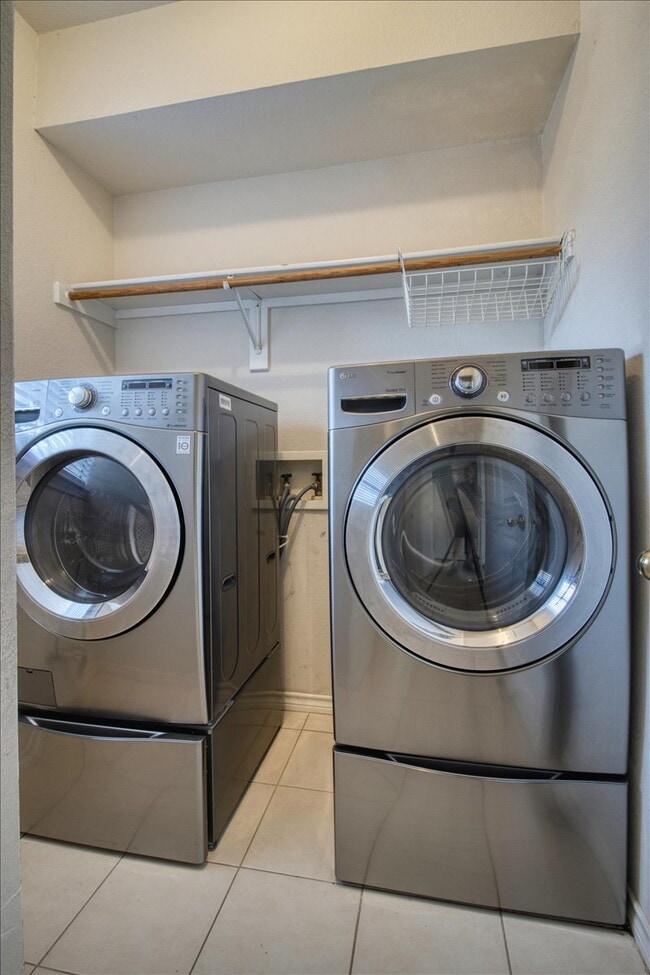 Building Photo - "Charming Carrollton Retreat: Spacious 4-Bed Home with Granite Touches & Cozy Fireplace!"