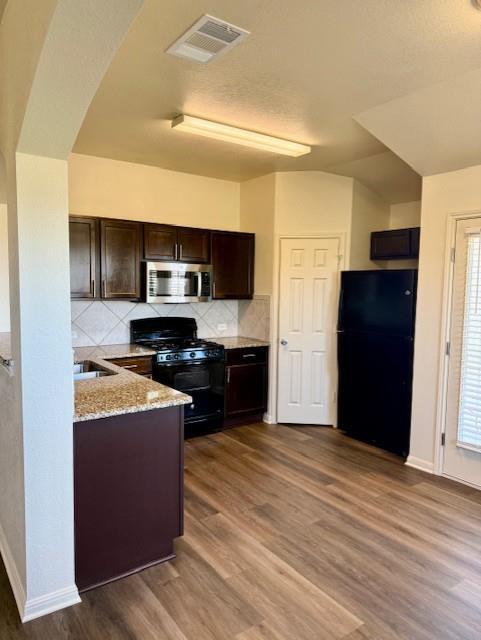 Building Photo - 500 Foxglove Dr