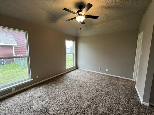 Building Photo - 2111 Caprice Dr