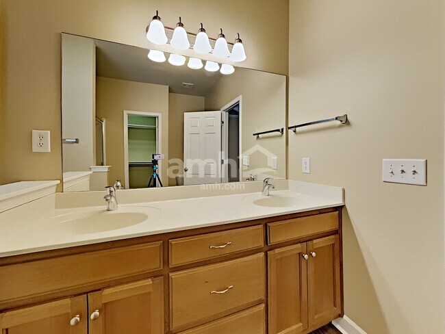 Building Photo - 3106 Cathey Ct