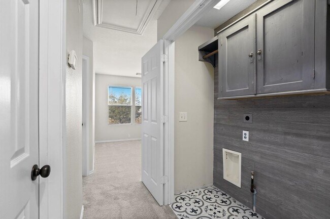 Building Photo - 9735 Coyote Creek Dr