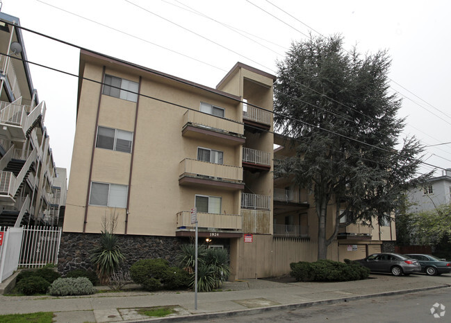 Building Photo - East Lake Court