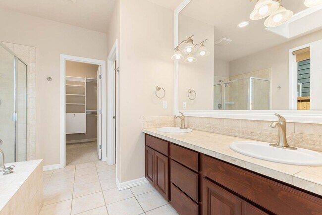 Building Photo - Stunning 4 bedroom Home in Coveted Deer Ridge Community