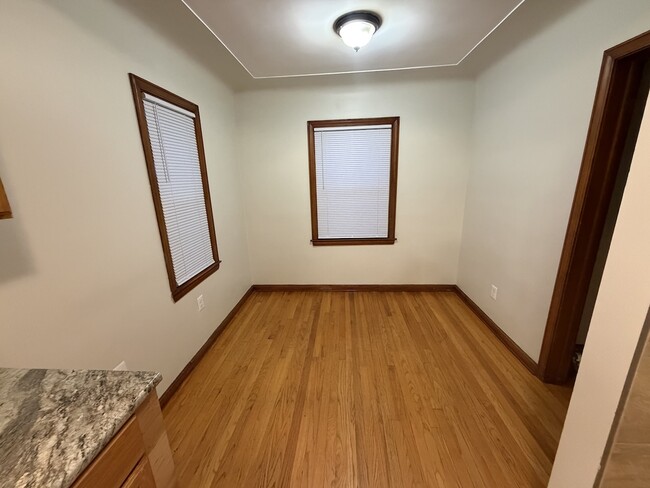 Building Photo - 14999 Lincoln Ave