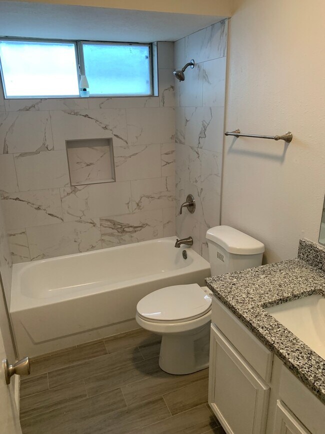 Building Photo - Beautifully remodeled 3/2